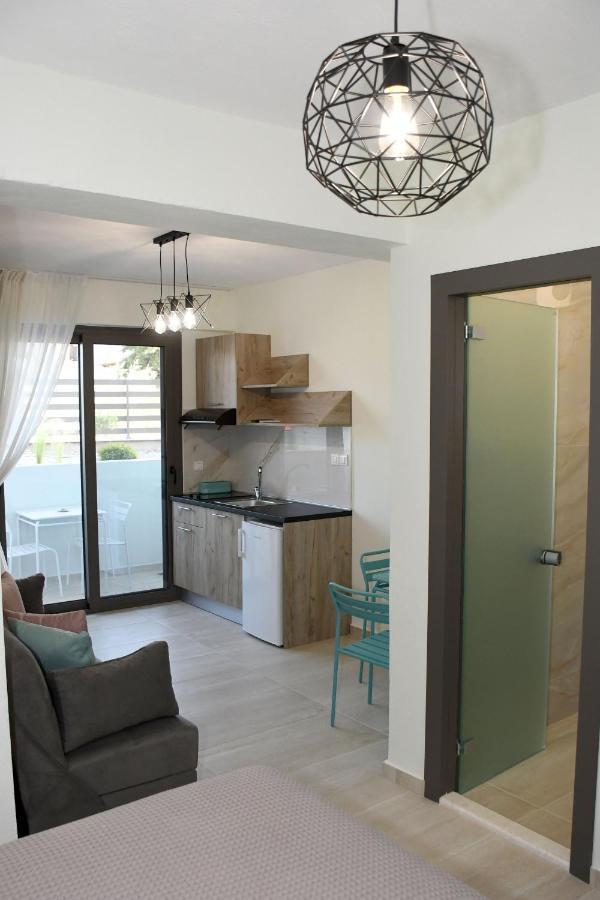 Theano Luxury Suites Nikiti エクステリア 写真