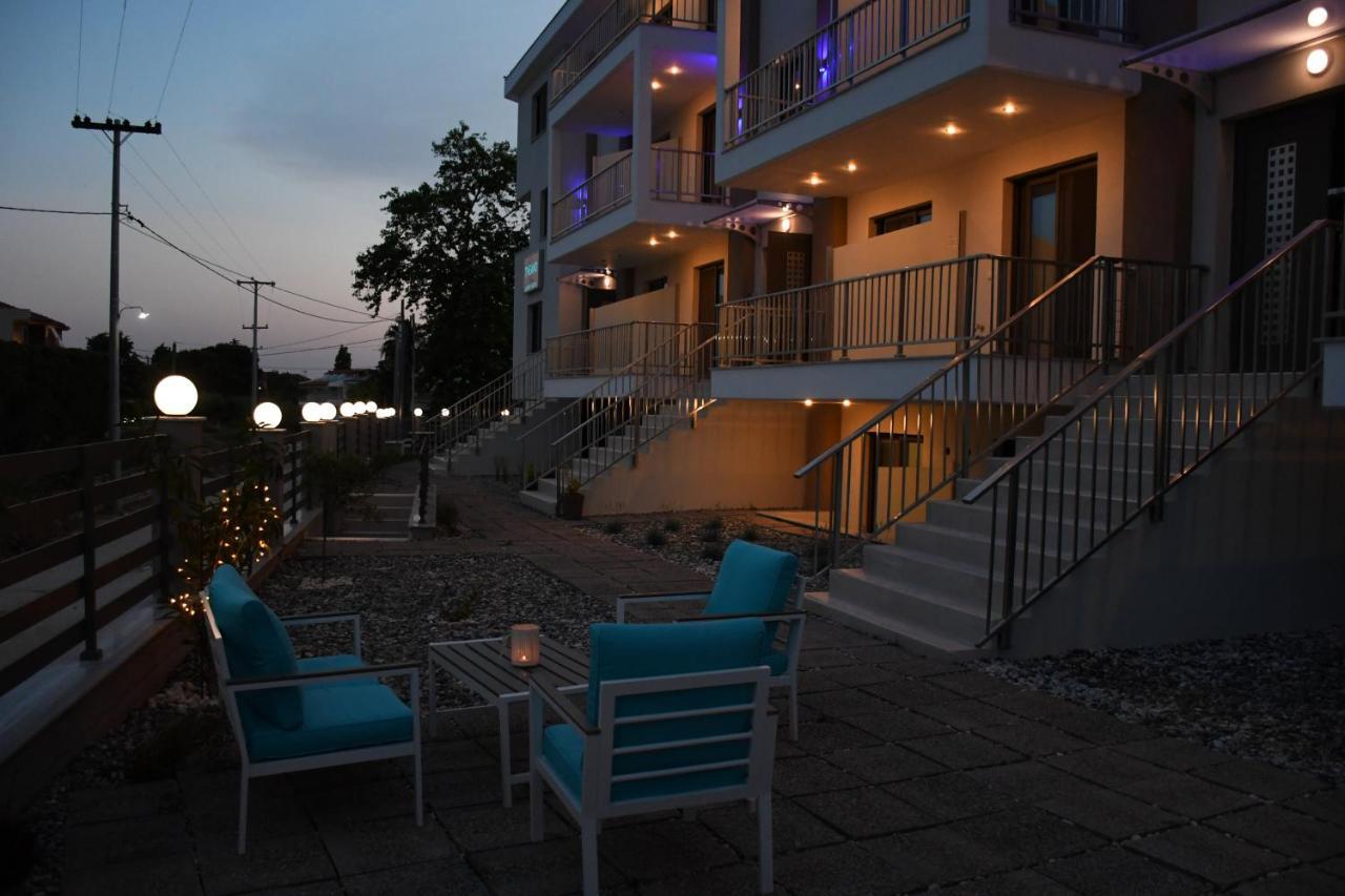 Theano Luxury Suites Nikiti エクステリア 写真