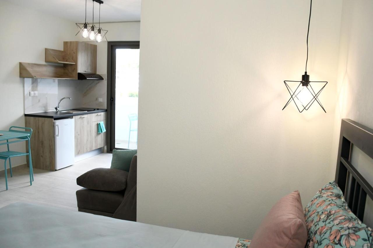 Theano Luxury Suites Nikiti エクステリア 写真