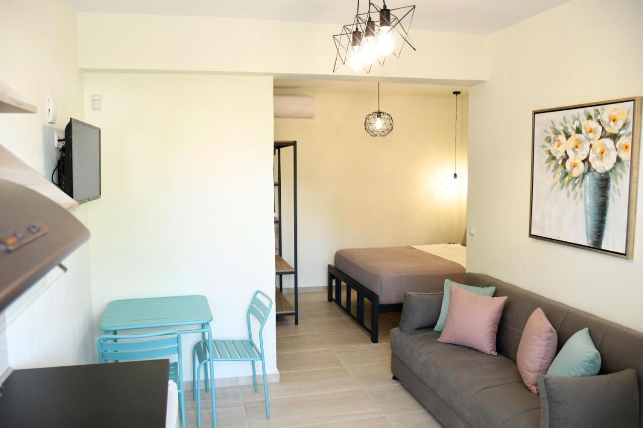 Theano Luxury Suites Nikiti エクステリア 写真