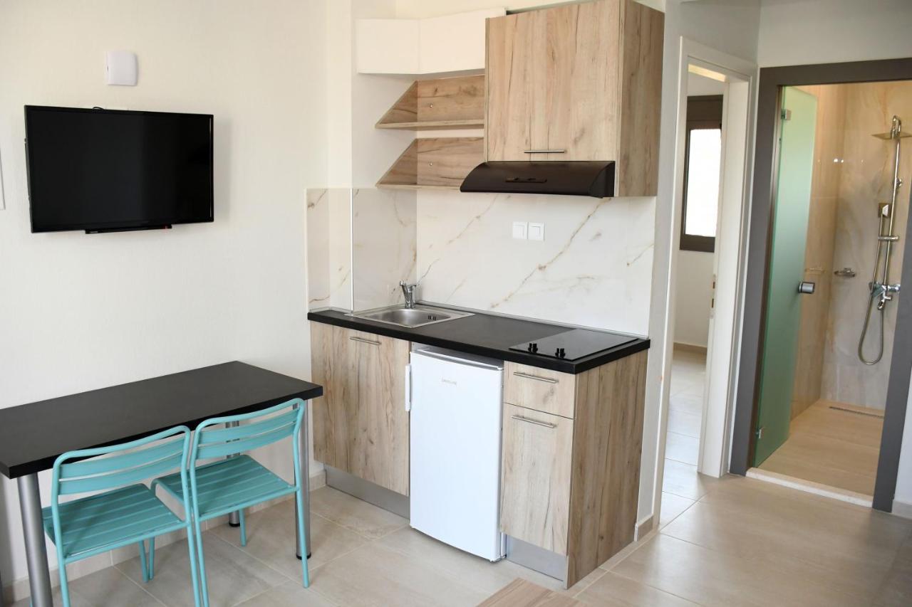 Theano Luxury Suites Nikiti エクステリア 写真