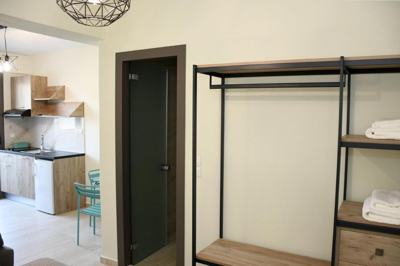 Theano Luxury Suites Nikiti エクステリア 写真