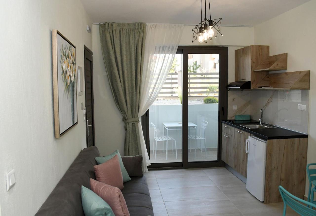 Theano Luxury Suites Nikiti エクステリア 写真