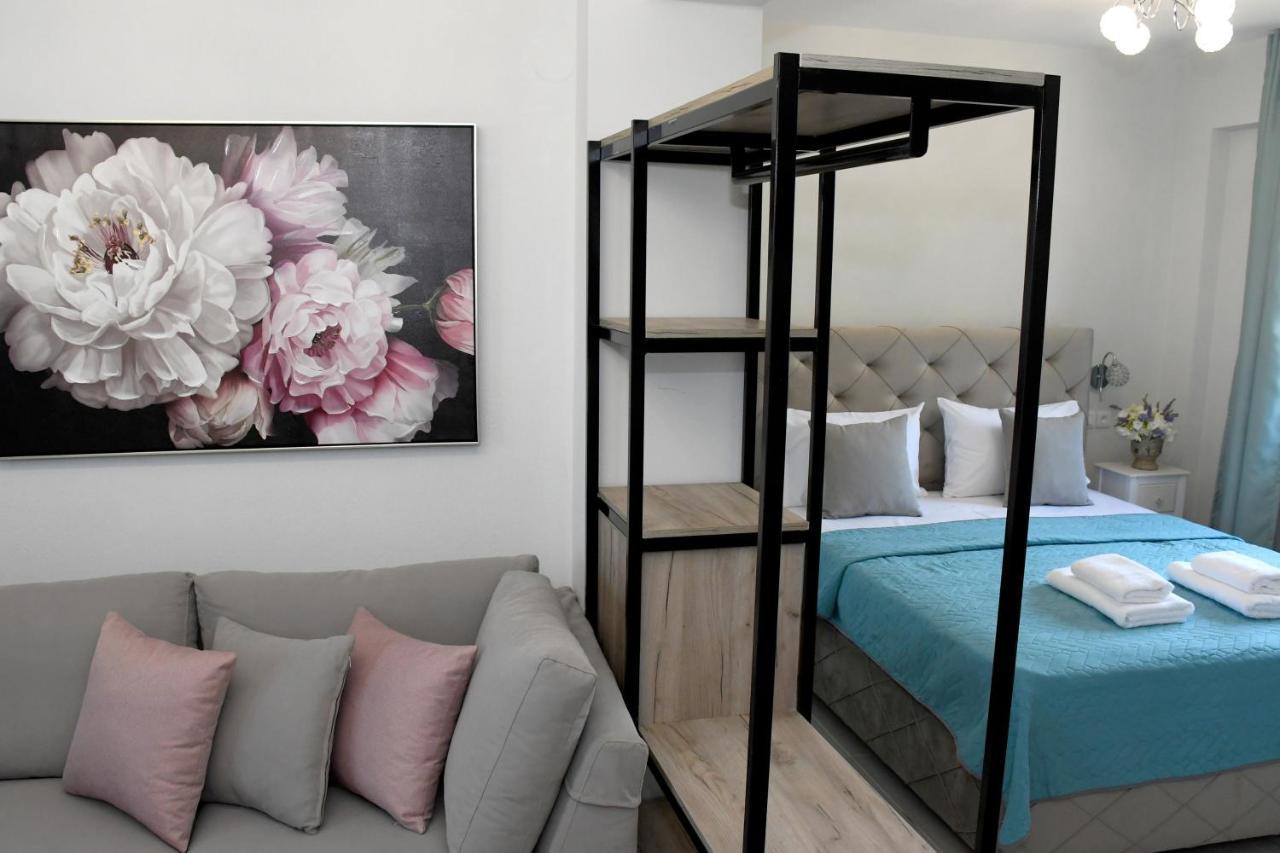 Theano Luxury Suites Nikiti エクステリア 写真