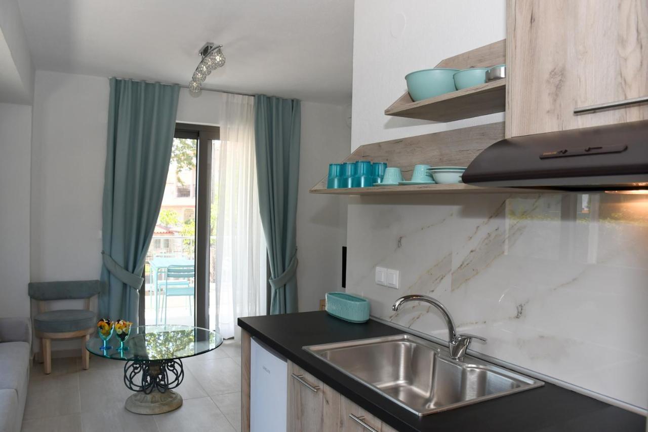 Theano Luxury Suites Nikiti エクステリア 写真