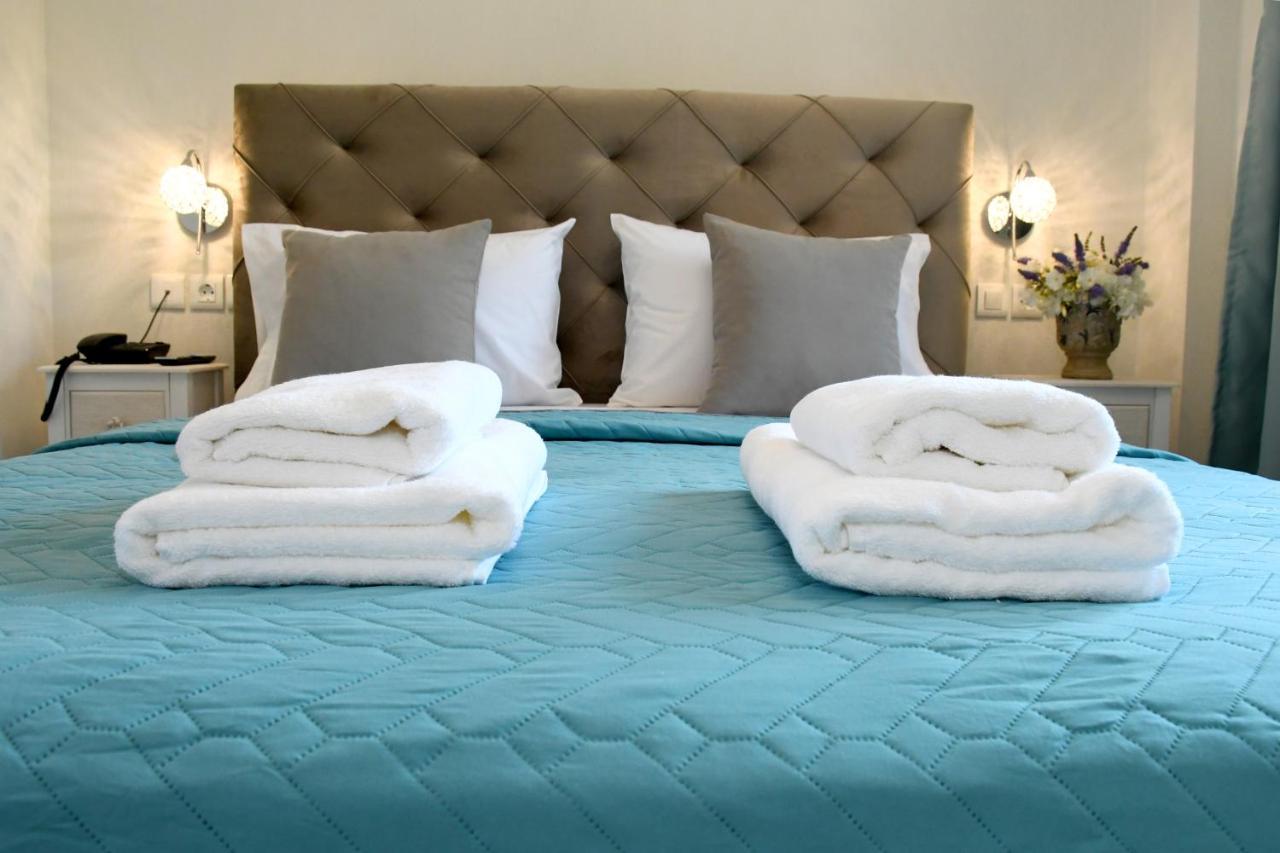 Theano Luxury Suites Nikiti エクステリア 写真